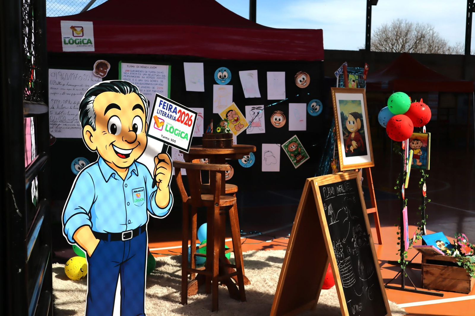 Stand da Feira Literária 2026 com personagens da Turma da Mônica