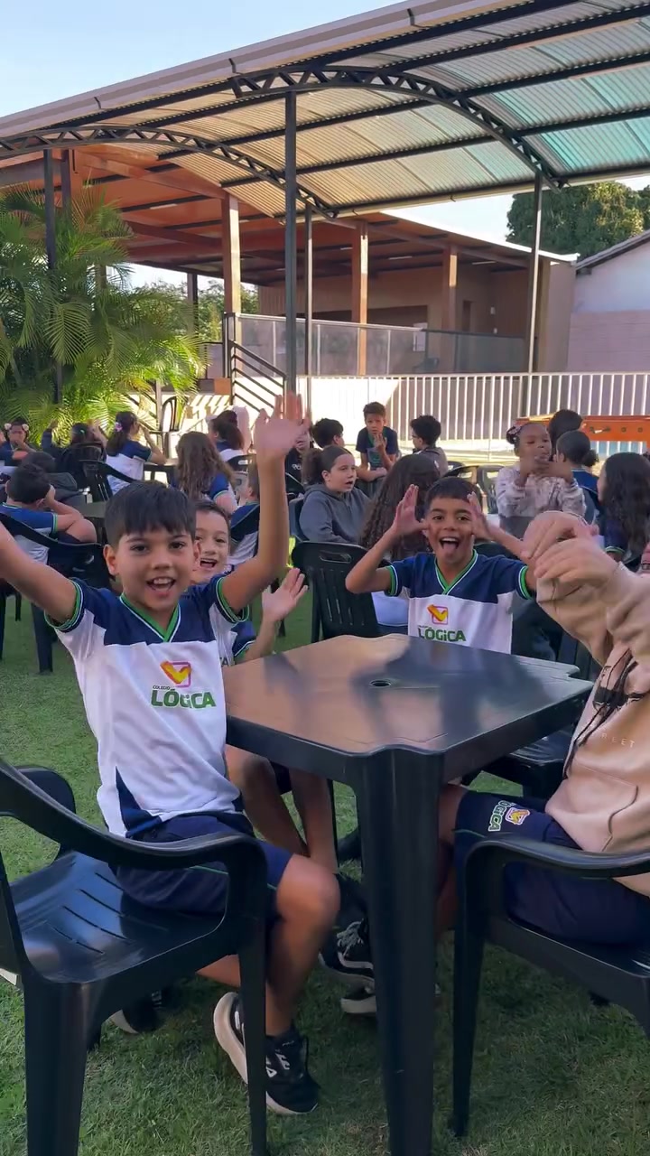 Crianças reunidas em uma vivência da Pizzaria Pedagógica