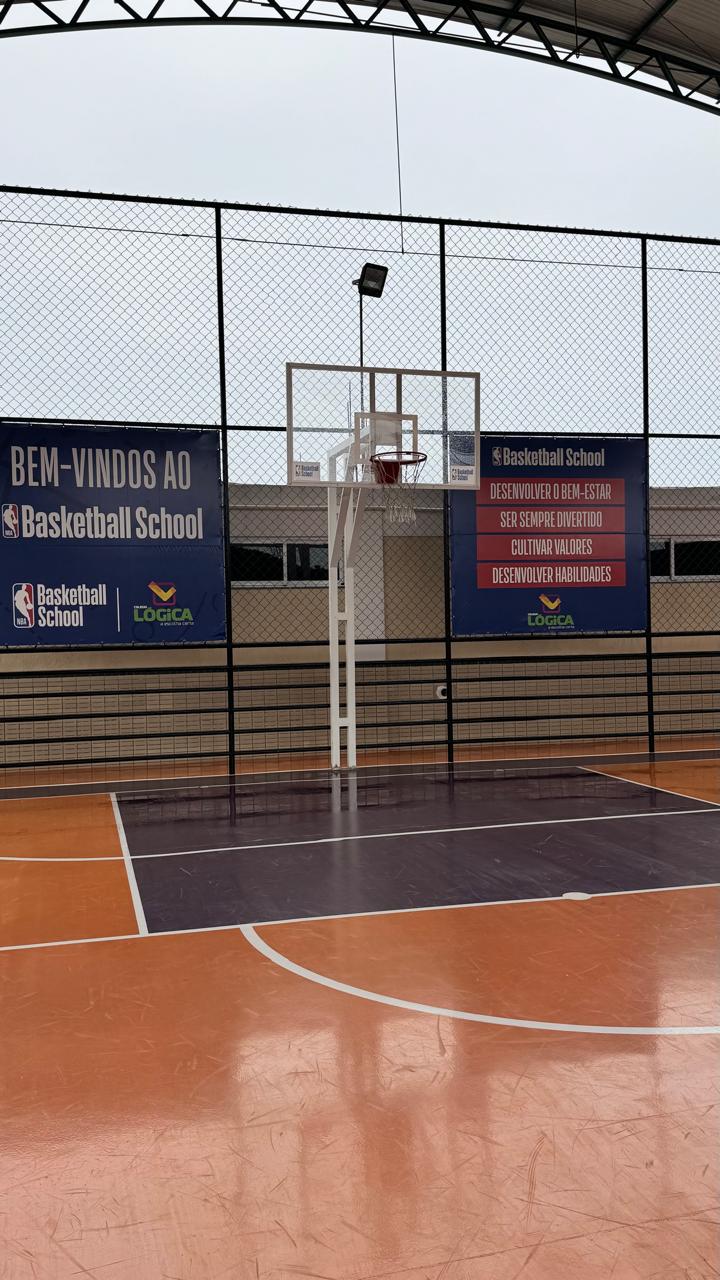 Quadra poliesportiva coberta — NBA Basketball School